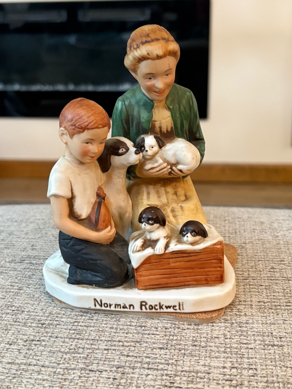 Norman Rockwell Vintage 1978 Porcelain  Figure #1001 Mother, Son & Puppies